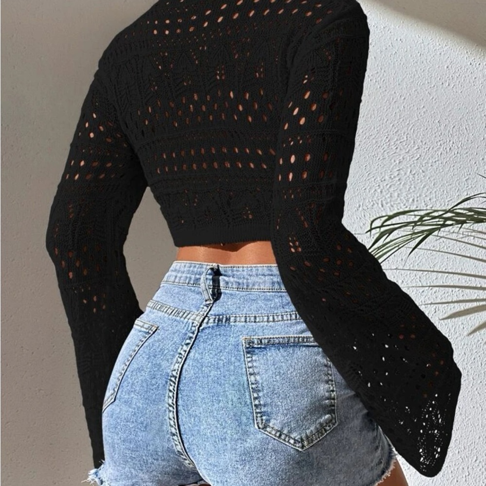 Front tie long sleeve crop top